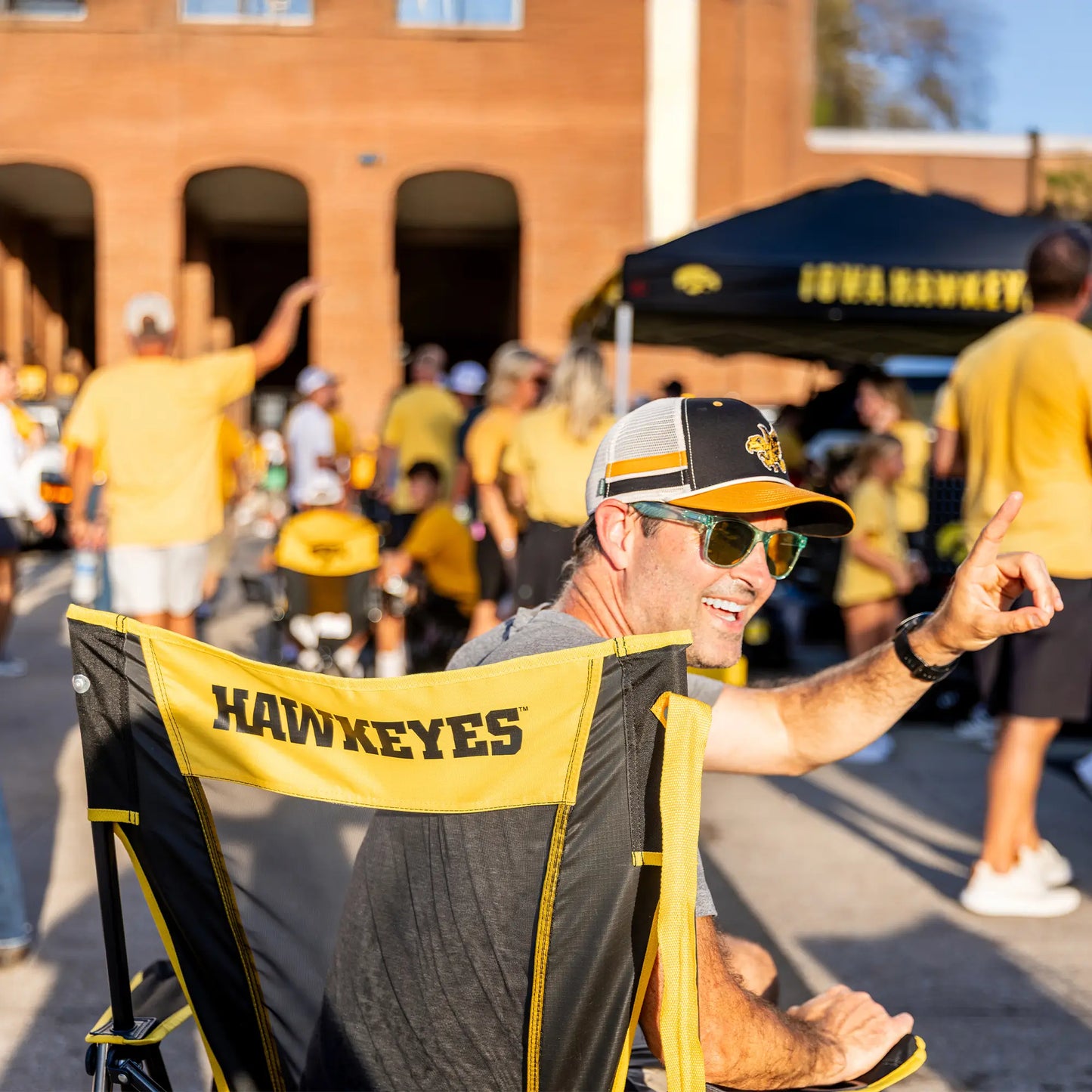 College Comfort Pro Rocker™ - Iowa Hawkeyes - LQDN