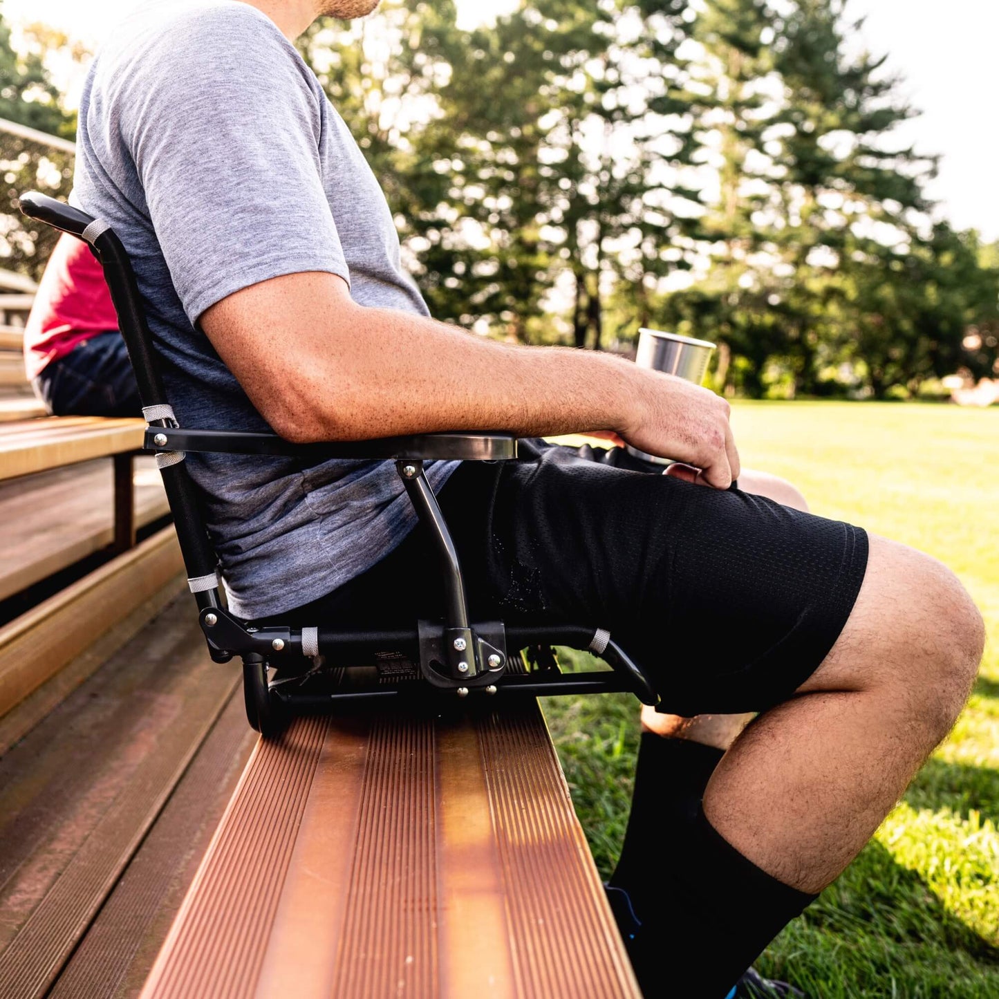 Big Comfort Stadium Chair™ with Armrests - J4DE